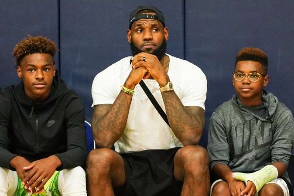 詹姆斯有幾個(gè)兒子?